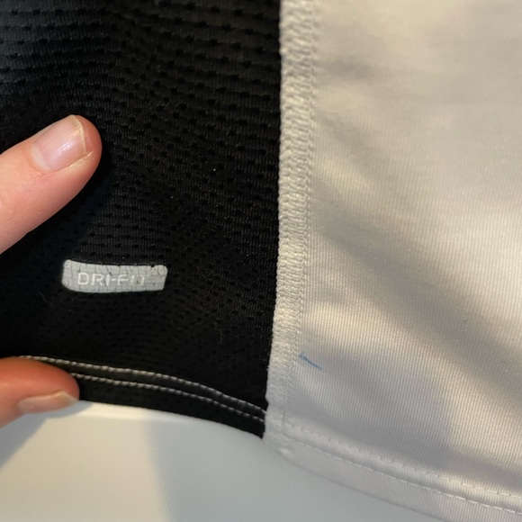 MENS - Nike athletic undershirt - Picture 2 of 3